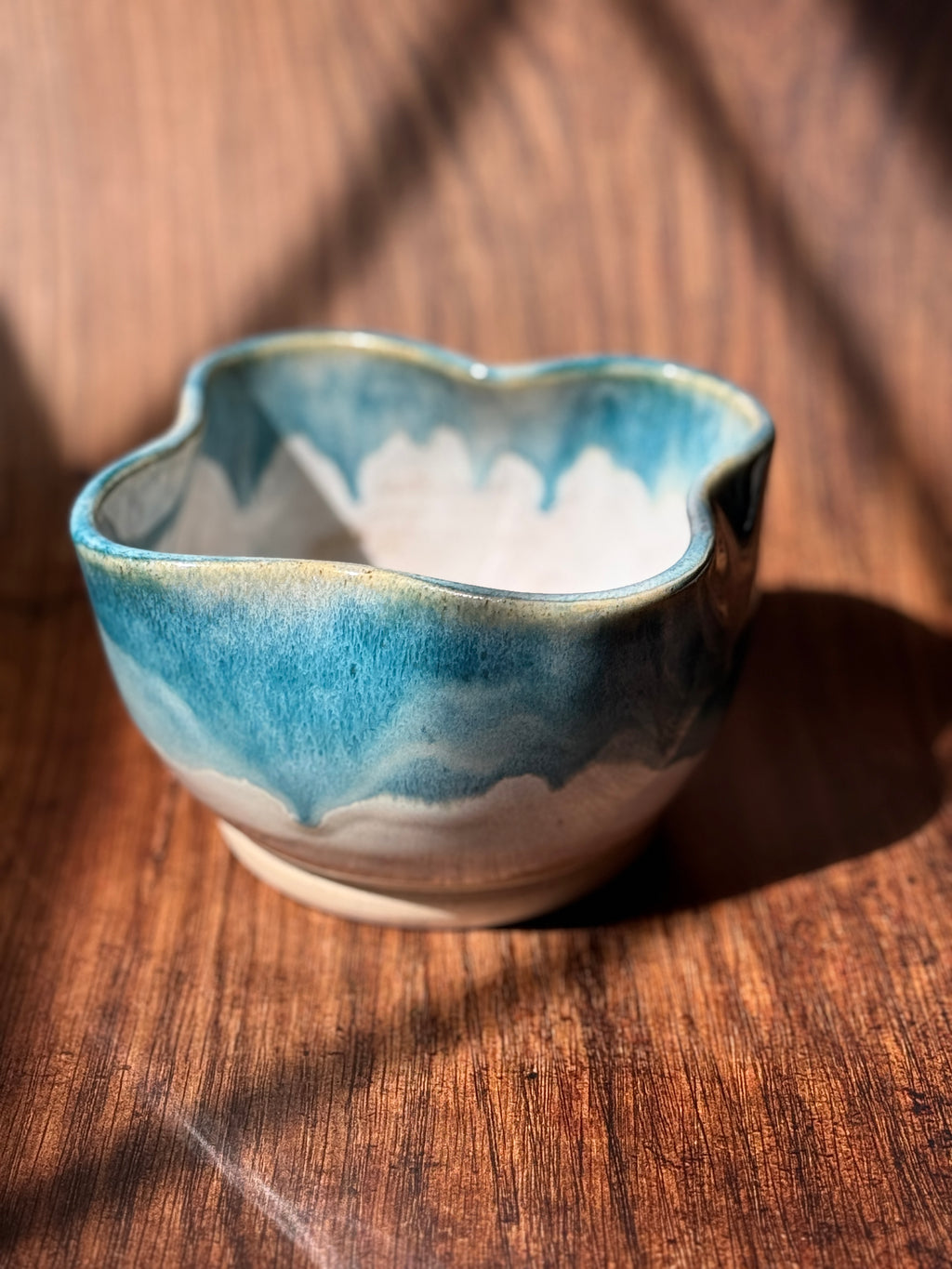 Wavy Rim Handmade Ceramic Bowl (Stoneware)
