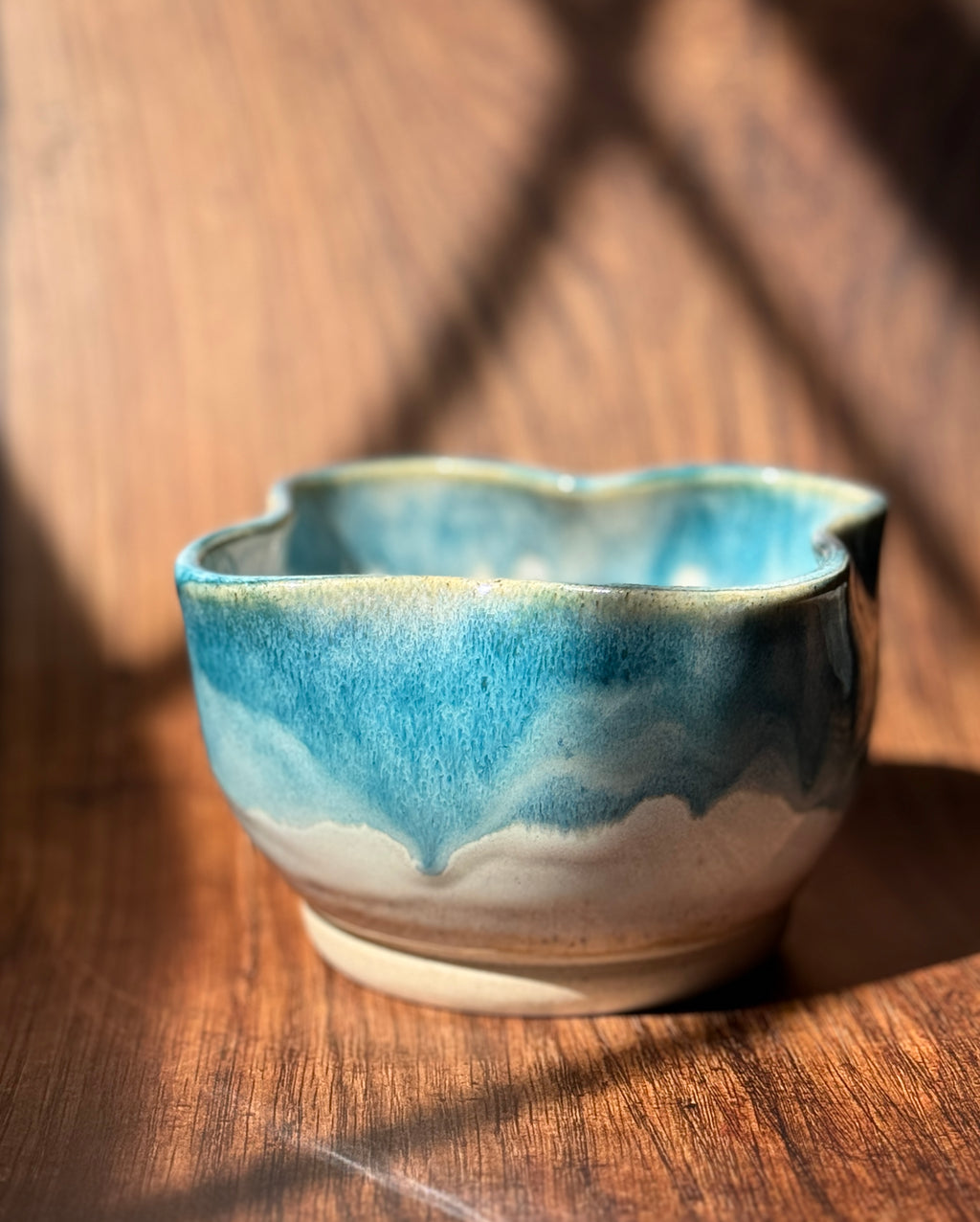 Wavy Rim Handmade Ceramic Bowl (Stoneware)